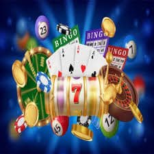 Dealer casino langsung memberikan kartu kepada pemain secara waktu nyata